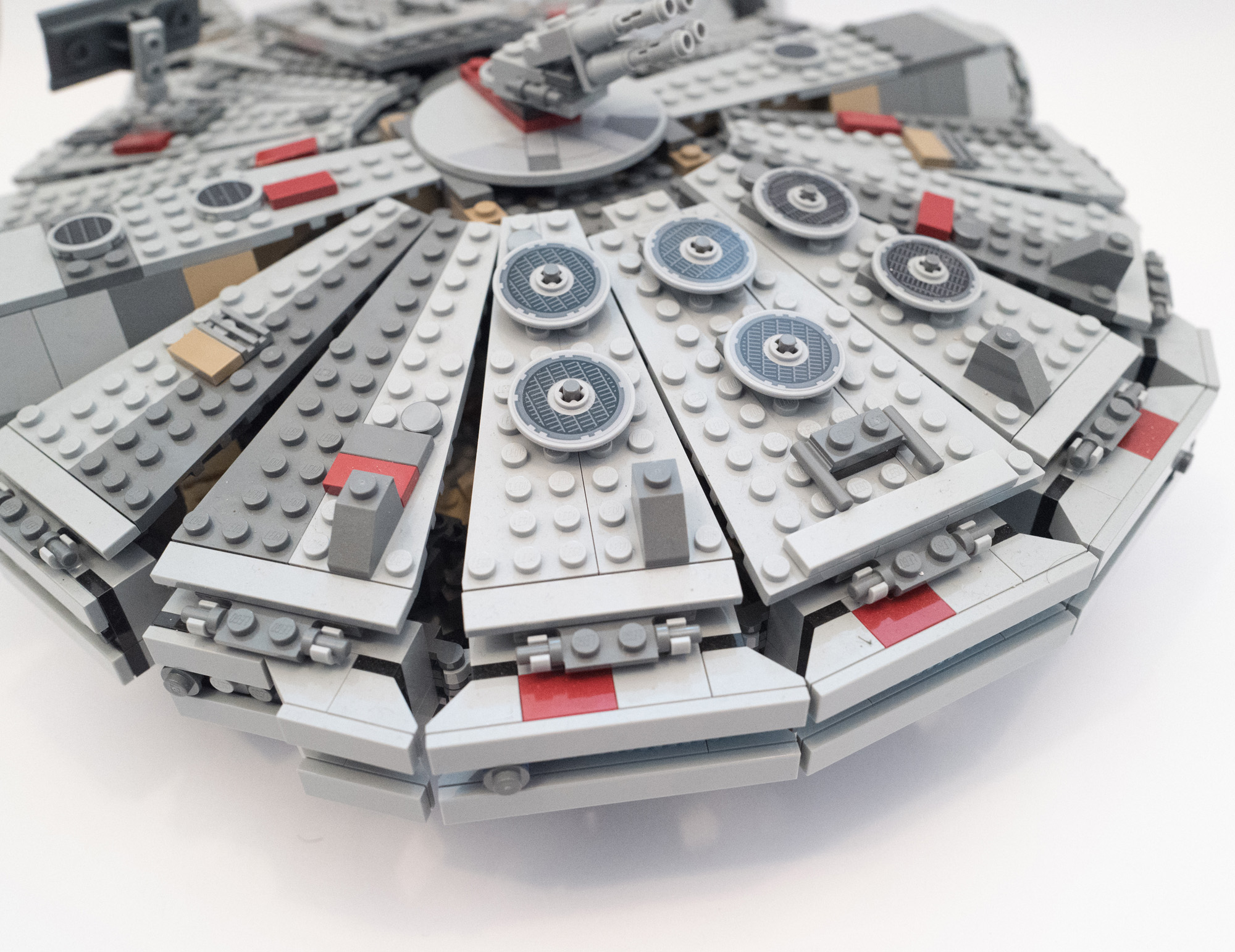 Star Wars Lego – Millennium Falcon – Retro Gym Geek